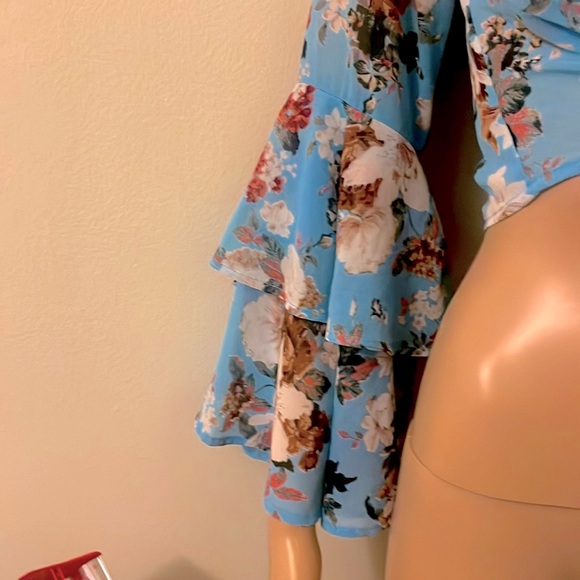 Latiste cropped from tie blouse soft feminine ruffles on the sleeves NWOT - Picture 3 of 4